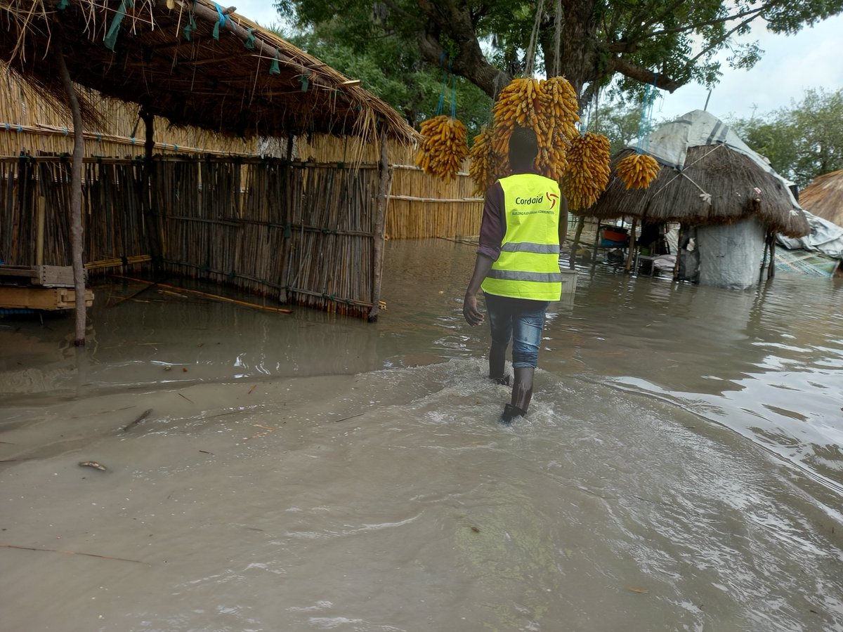 #SouthSudan is battling the worst floods in decades which robbed people of their homes, animals and livelihoods. @Cordaid supported 6,500 families in Unity and Jonglei with food, water treatment, shelter and non-food items (incl. protection against mosquitos and reptile bites).