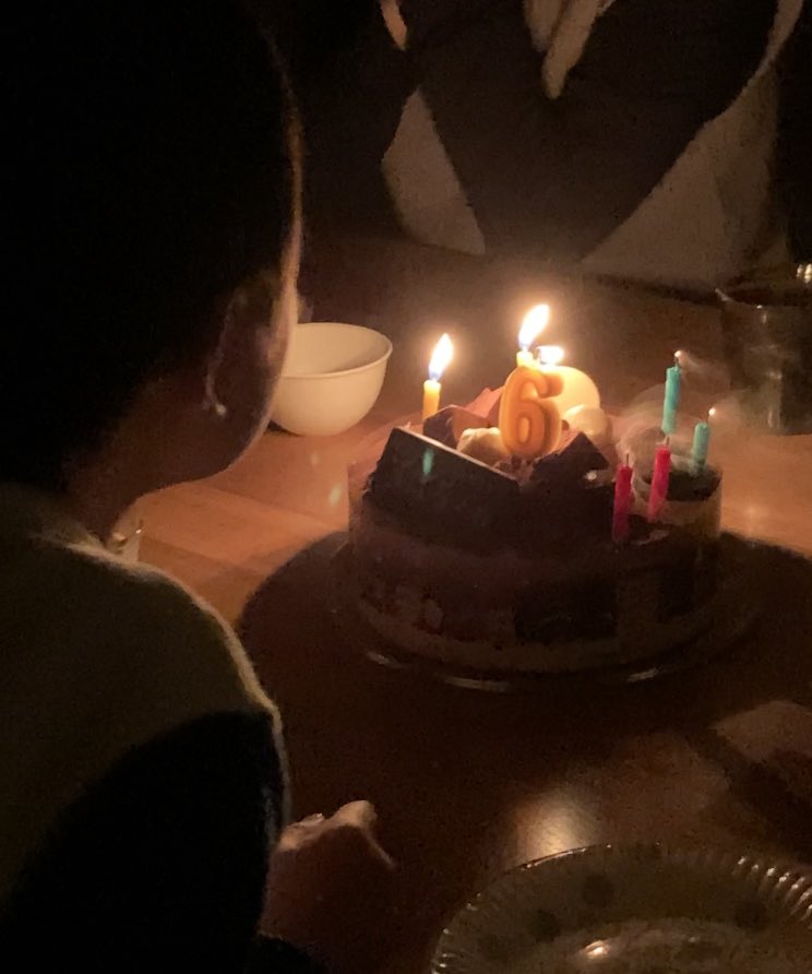 Cyon お誕生日おめでとう 誕生日プレゼントはサンタさんとコラボしてクリスマスプレゼントと一緒になったよ Switchのスマブラのダウンロード版だけどサンタさんが夜中にダウンロードしておいてくれたよ え サンタさんて めっちゃ融通きくじゃん