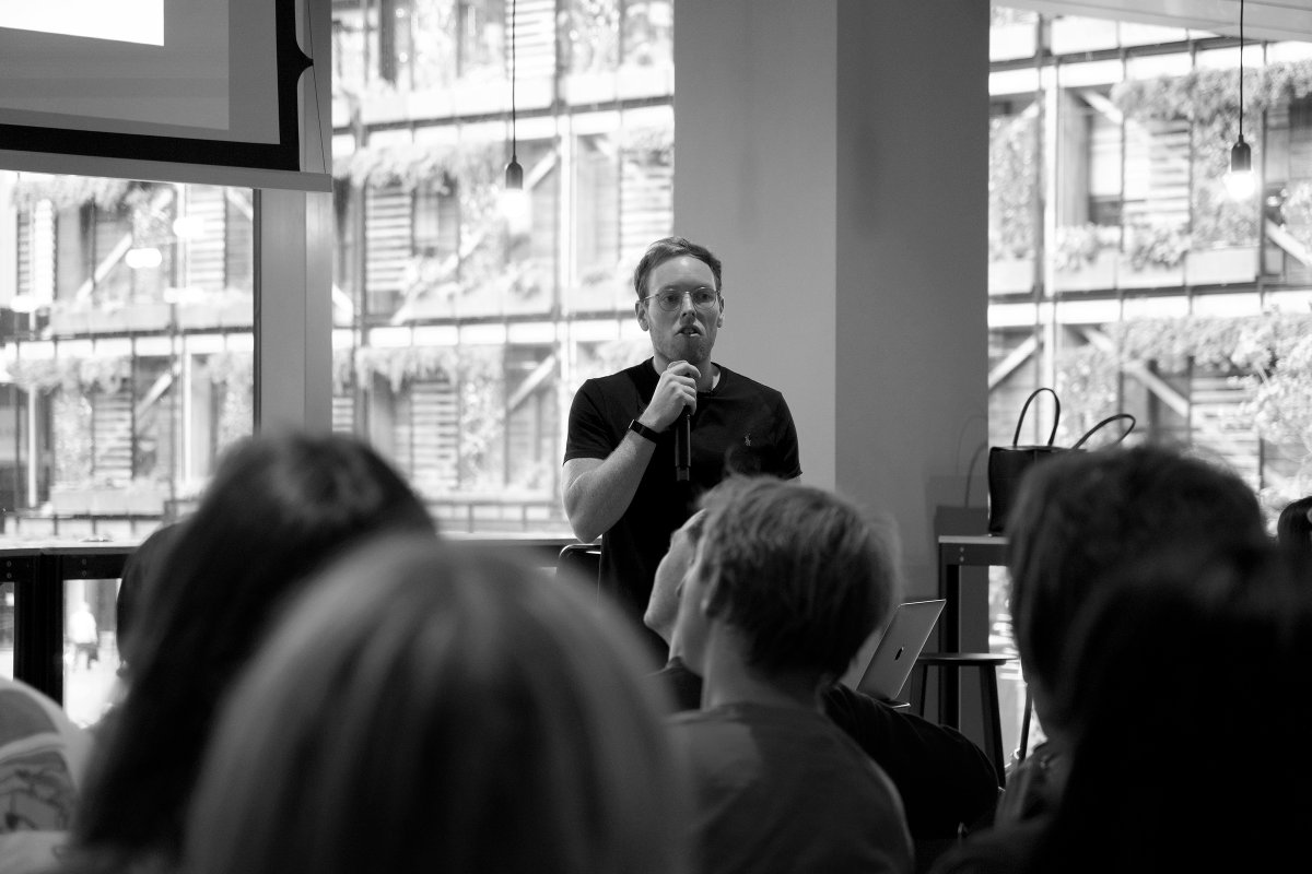 Want to build a personal brand in 2022?

<a href="/_AshleyBJones/">Ash Jones</a> has built the UK's No 1 personal brand agency. 

His clients boast:

• Millions of followers
• Nine figure business exits  
• Best-selling books 

His 5 secrets to building a personal brand 👇