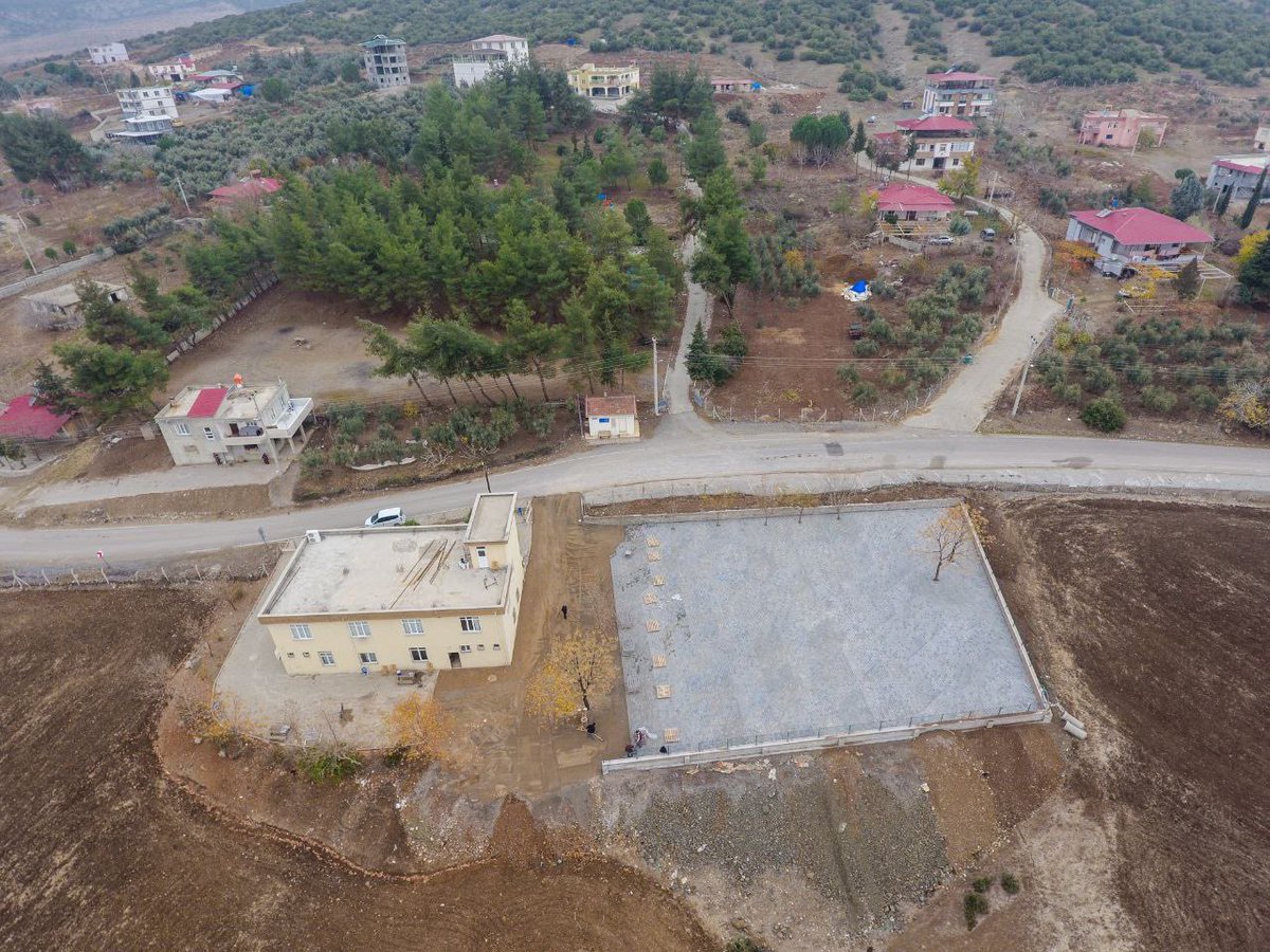 BelDulkadiroglu's tweet photo. Fen İşleri Müdürlüğüne bağlı ekiplerimizce Mamaraş Mahallemizdeki sosyal tesis alanımızda iyileştirme ve kilit parke çalışmalarımız devam etmektedir. 🚜🚧
.
.
.
#Kahramanmaraş #Dulkadiroğlu #DeğişenveGelişenDulkadiroğlu https://t.co/7tlL6tVCDL