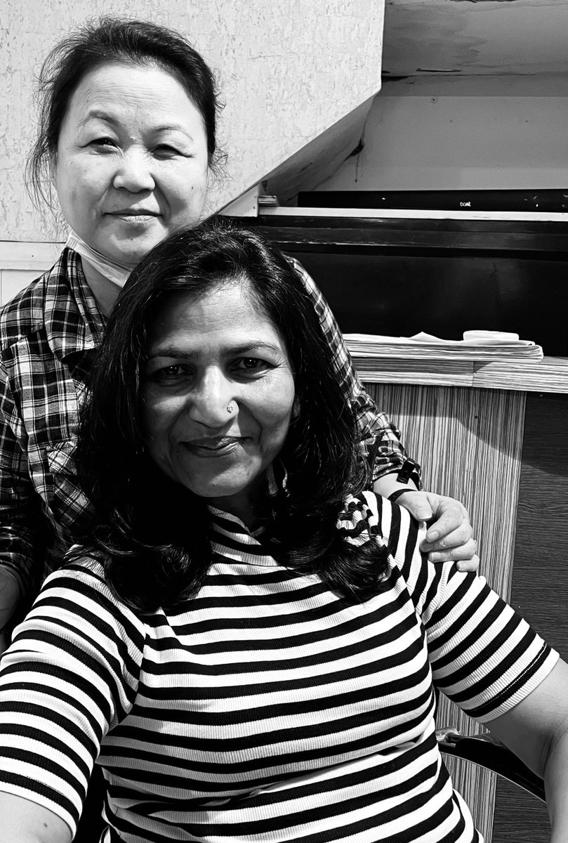 nivedita_bhasin's tweet image. This post today to #Commend n #Applaud a woman I was introduced to, in 1996 
She is #AhlanLee 
The ONE whom I have trusted with my hair
I have followed her thru life’s upheavals (hers n mine) n shared many a song together. 
A #HolidayHaircut  is a must 😍 
Thank you Ahlan 💝🙏