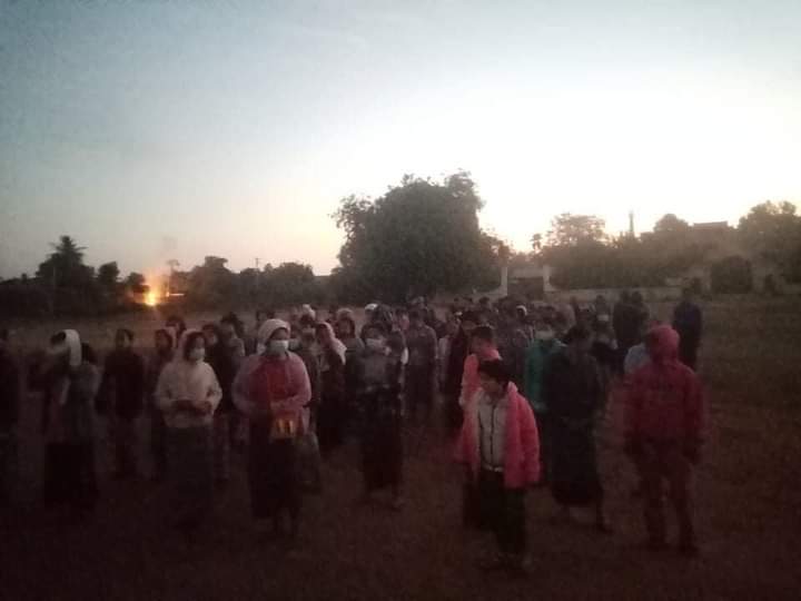 AlexMyanmar13's tweet photo. A dawn strike by Yinmarpin Tsp was staged demanding for the immediate fall of Genocidal Dictatorship this early morning.
#HelpPoliticalPrisoners
#Dec14Coup
#WhatsHappeningInMyanmar https://t.co/kyV1iULSO4