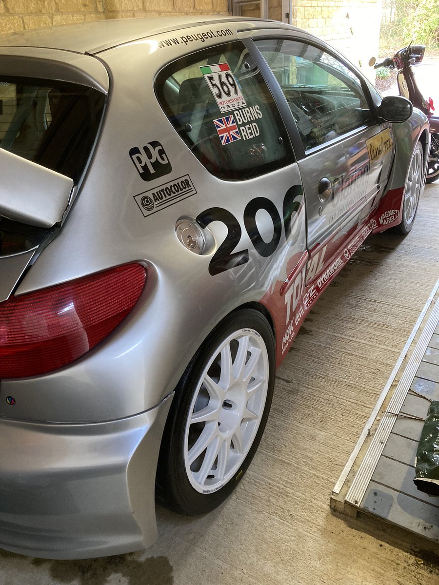 569Media's tweet photo. Total Tuesday! ππ¨ Have a great one folks. #Tuesday #peugeot https://t.co/ww6vgGo5hK