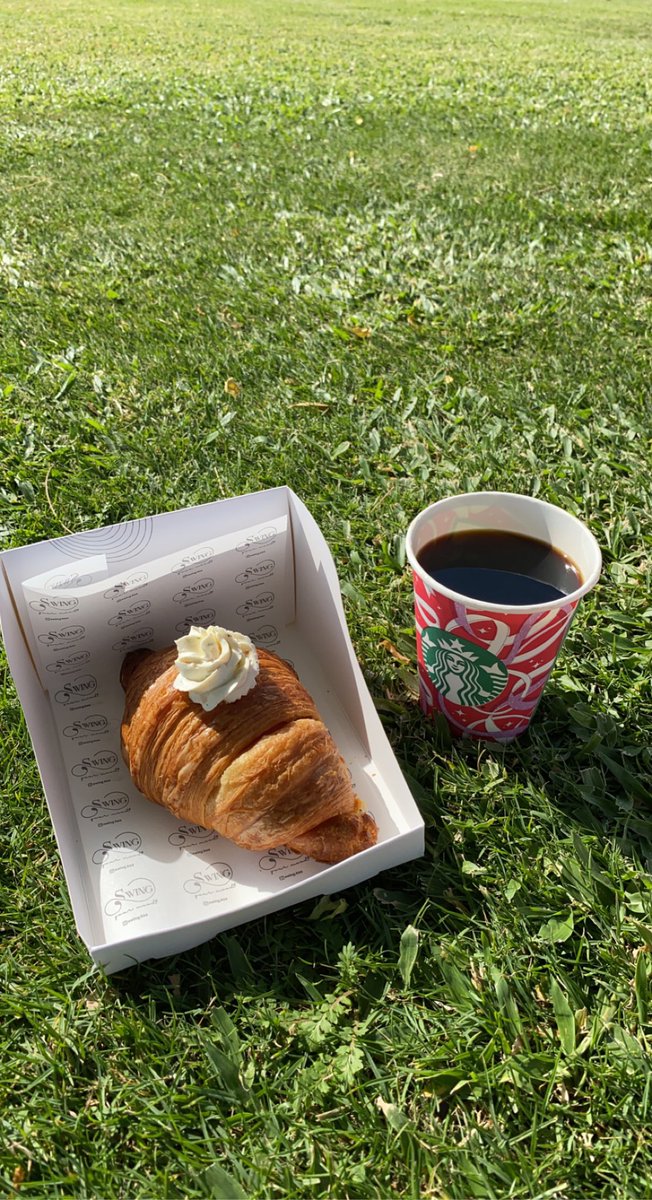 كن سيد مزاجك، لا تدع أحدًا ينتزع منك شغفك لشيء،
افعل ما تُحب ورافق من تحب 
حتى لو كانت أكواب قهوة، أو كتاب،
كن لنفسك ومن بعد نفسك مسافة ثم الآخرين .

#صباح_Iلخير 
#قهوة_الصباح