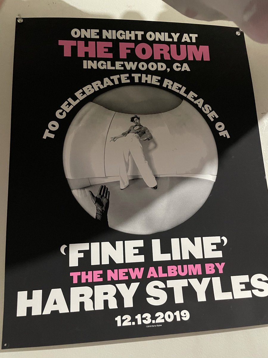 leilanisfilm's tweet photo. she sits pretty in my room yeah 🙈 #2YearsOfFineLine you had to be there 1 night only. https://t.co/7AnpTtdXWl