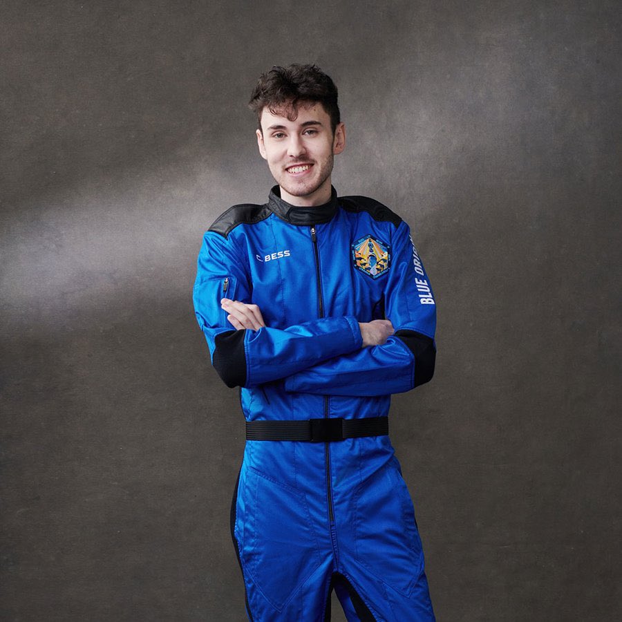 QueerHA's tweet photo. π³οΈβππ³οΈββ§οΈπ#CameronBess makes history as first βOpenly Queer Personβ to travel into space.
He is a content creator & identifies as pansexual and is proud to represent marginalized communities and hopes their journey can inspire others. https://t.co/Ua42Q3Iqlu