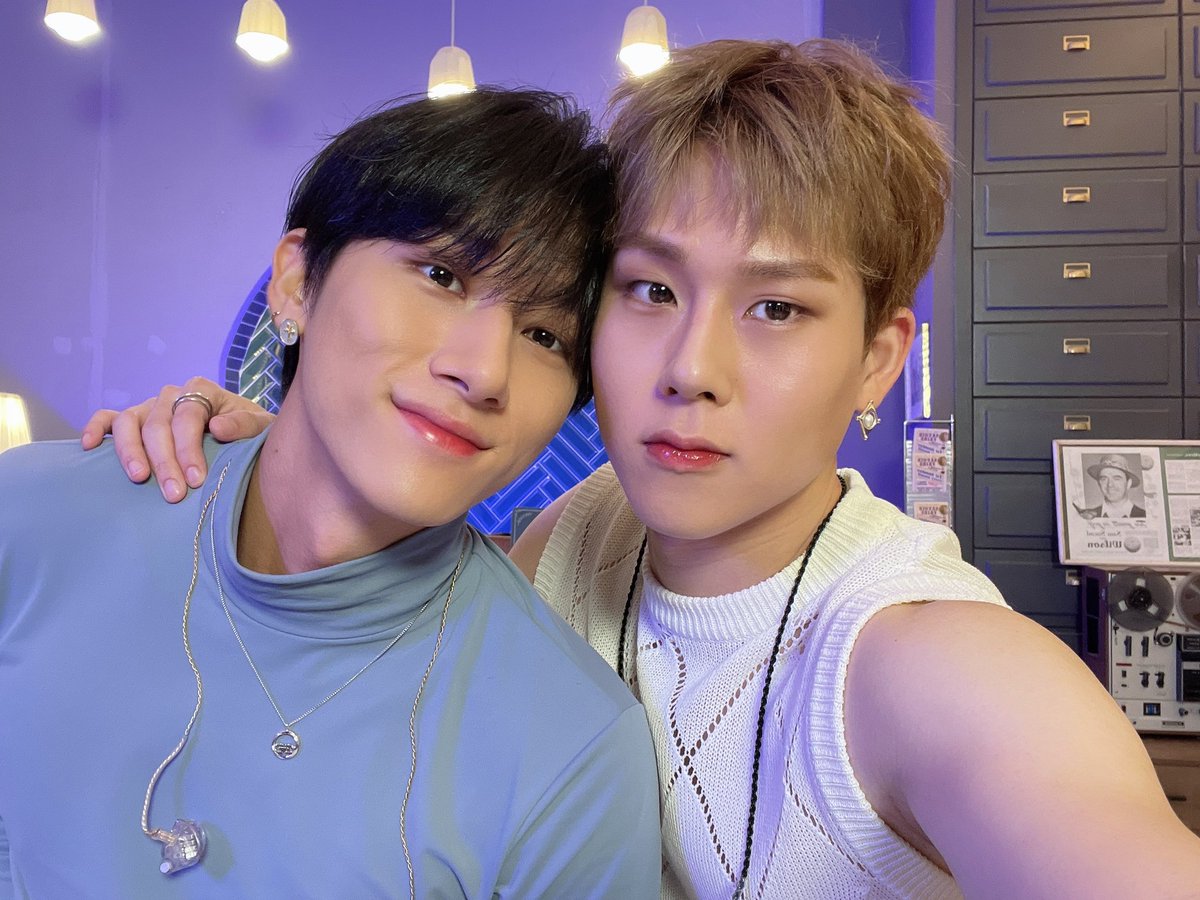 211214 [#주헌 #JOOHONEY #아이엠 #창균 #IM #CHANGKYUN] via <a href="/OfficialMonstaX/">몬스타엑스_MONSTA X</a> 

📎 pbs.twimg.com/media/FGigwz1V…