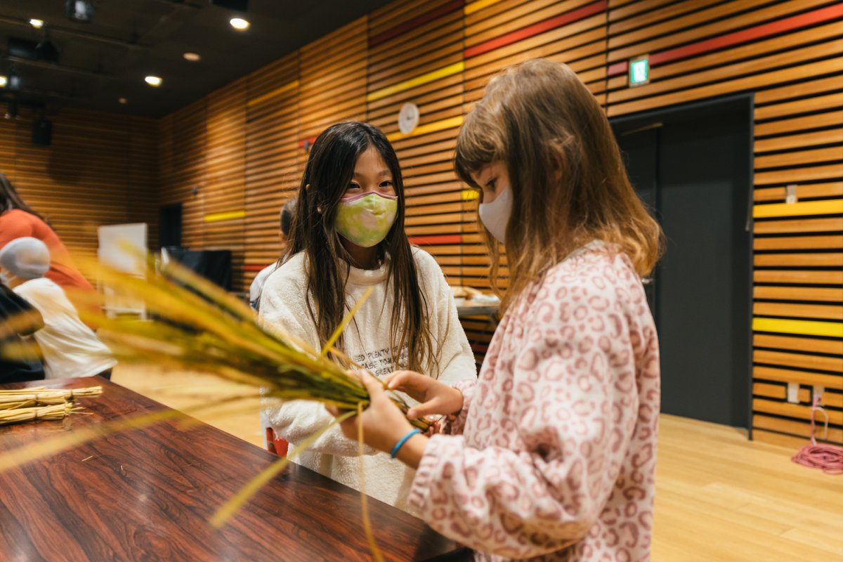 New Year's is just around the corner! Our elementary school students prepared for the festivities by making Shimenawa—straw decorations made with straw from our own rice field!

#asij #japancenter #japan #japaneseculture #newyear #shimenawa #tokyo #culture #internationalschool