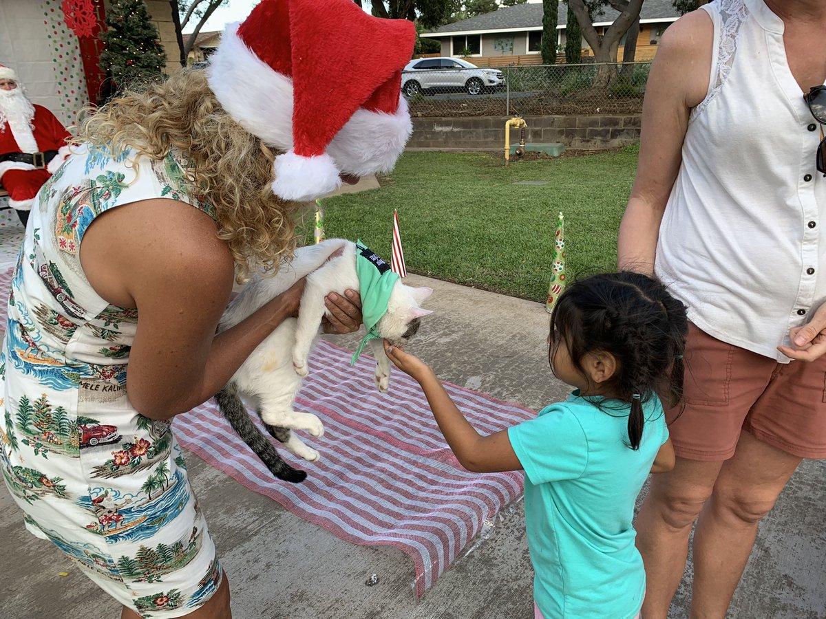 pupuofwaikoloa's tweet photo. Fun-filled day at the Keiki Fest supporting the restoration of #PuuNuiPark in #WaikoloaVillage. As Vice Mayor, I embrace every opportunity to meet my fellow residents - keiki, #WaikoloaFireDepartment, #Santa😻🤙 #ViceMayorPupu @PacificFireSci https://t.co/VsCoWLyoRV