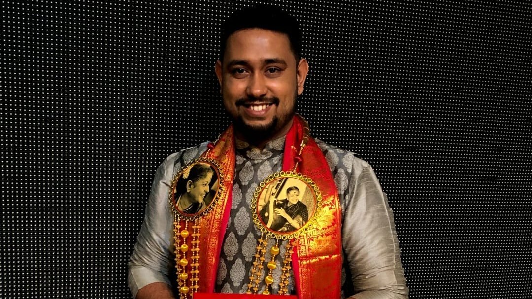 R.P. Shravan (@rpshravansinger) on Twitter photo Feeling blessed to have been awarded the Bharat Ratna Dr. Smt. MS SUBBULAKSHMI Amma fellowship from the esteemed Shanmukhananda Sabha, Mumbai 🙏.
Happy to have received it from the Hon'ble Governor of Maharashtra Sri. <a href="/BSKoshyari/">Bhagat Singh Koshyari</a> sir!
#fellowship #award #shanmukhananda Feeling blessed to have been awarded the Bharat Ratna Dr. Smt. MS SUBBULAKSHMI Amma fellowship from the esteemed Shanmukhananda Sabha, Mumbai 🙏.
Happy to have received it from the Hon'ble Governor of Maharashtra Sri. <a href="/BSKoshyari/">Bhagat Singh Koshyari</a> sir!
#fellowship #award #shanmukhananda