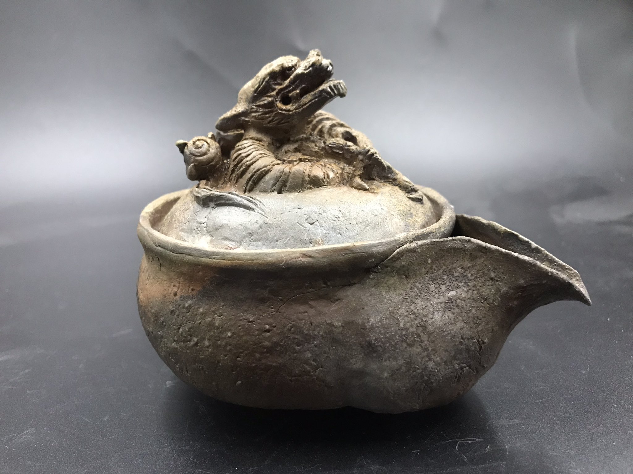 備前焼　ドラゴン彫刻の陶器宝瓶２個組　TW10 備前焼 ドラゴン彫刻の陶器宝瓶2個組 TW10