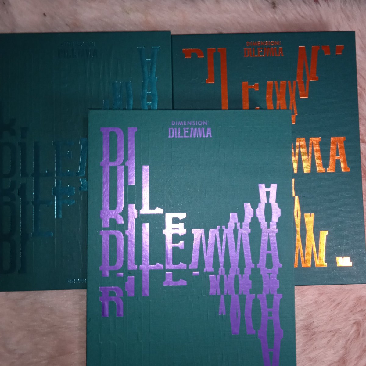 bunhaul's tweet photo. ˗ˏˋ꒰ #buntables ꒱ˎˊ˗

wts lfb ph help rt
.
unsealed dimension:dilemma album
- Php 240 ea , 700 if set !
- onhand 

dm if interested! https://t.co/cMB2Oj2Pln