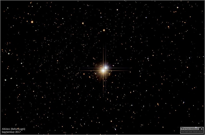Какими мы видим звезды. Альбирео в созвездии лебедя. Двойная звезда Альбирео. Арктур в созвездии Волопаса. Арктур (α Волопаса).
