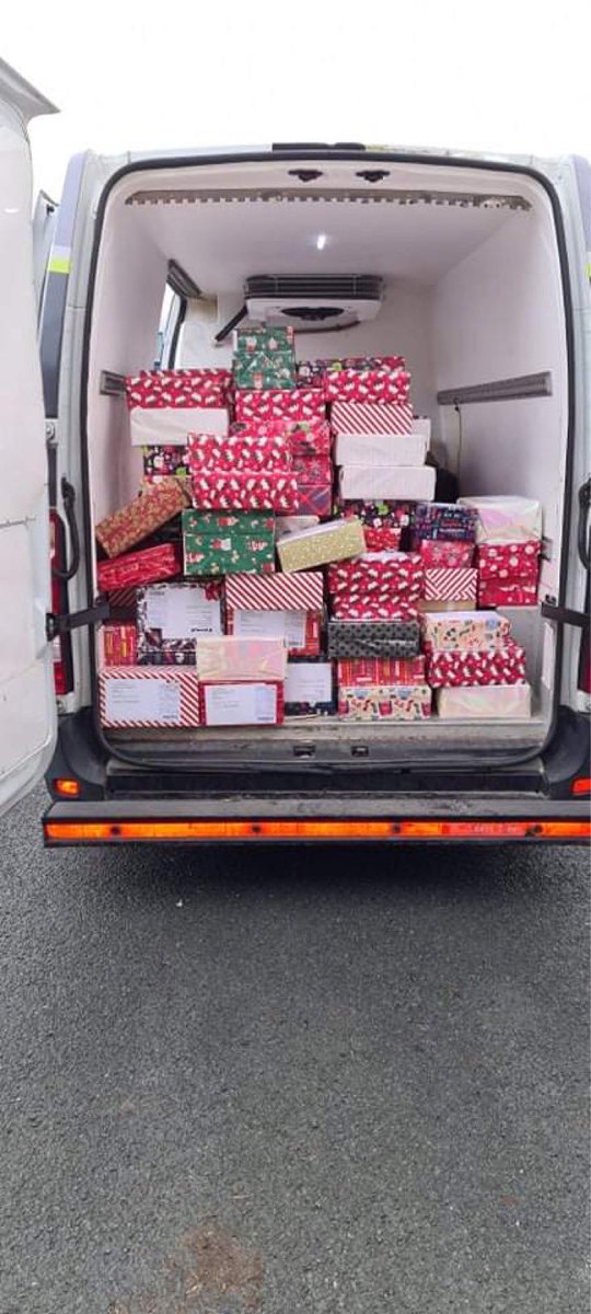 hull4heroes's tweet image. And they’re off, near on 500 Christmas Shoeboxes off to the lads and lasses of @YORKS_REGT &amp;amp; others currently away on tour this xmas, I bit of Christmas cheer from the people of Hull &amp;amp; E Riding &amp;amp; N Lincs
Merry Christmas 😊😊😊@hull4heroes #strongertogether @Veteransvillag1
