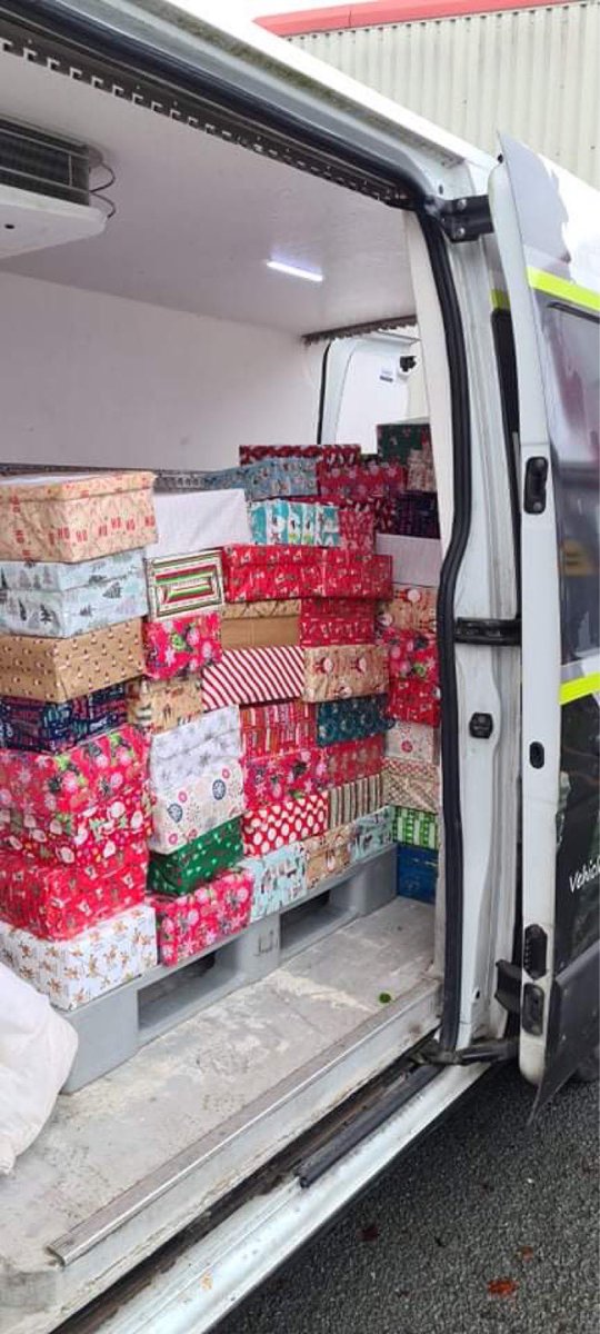 hull4heroes's tweet image. And they’re off, near on 500 Christmas Shoeboxes off to the lads and lasses of @YORKS_REGT &amp;amp; others currently away on tour this xmas, I bit of Christmas cheer from the people of Hull &amp;amp; E Riding &amp;amp; N Lincs
Merry Christmas 😊😊😊@hull4heroes #strongertogether @Veteransvillag1