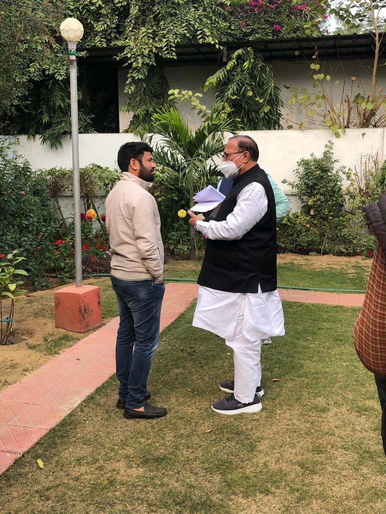 कंप्यूटर अनुदेशक भर्ती,फर्स्ट ग्रेड,सेकंड ग्रेड, पीटीआई भर्ती कि विज्ञप जल्द से जल्द जारी करवाने और स्कूल व्याख्याता भर्ती में 689 पद जोड़ने,रीट 2021 में पद बढ़ाने,विशेष शिक्षक,रीट भर्ती 2018 जल्द से जल्द पूरी करवाने को लेकर माननीय शिक्षामंत्री <a href="/DrBDKallaINC/">Dr. Bulaki Das Kalla</a> जी से मुलाकात की l