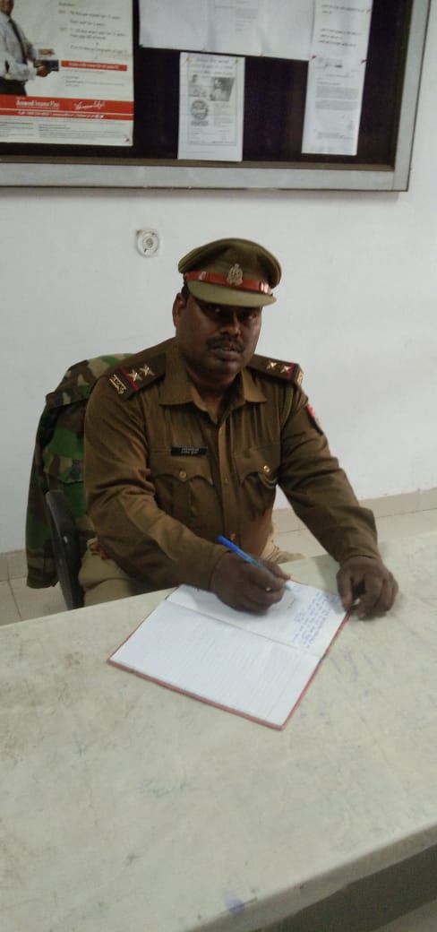 KanpurOuterpol's tweet photo. #Kanpur_Outer_Police
#बैंक_व_एटीएम_चैकिंग
#SpKanpurOuter के निर्देशानुसार प्रभारी निरीक्षक/थानाध्यक्ष द्वारा अपने-अपने थानाक्षेत्र के अन्तर्गत आने वाले बैंक व एटीएम का सुरक्षा के दृष्टिगत अन्दर व बाहर एवं संदिग्ध व्यक्ति,वाहनो को चेक किया गया। https://t.co/Kwec8uH7wp