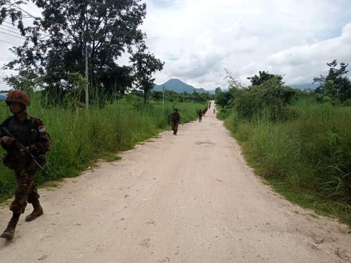 Chanapai247's tweet photo. With the reason of searching activists and PDF(s) , nearly 200 thugs from LIB-560 ( with 4 lines ) ransacked in new #LayKayKaw town of MyaWaddy district . A local in anonymity said at least 10 people hv already been abducted and PHONE LINES has been shut down .

#Dec14Coup https://t.co/I6nb8dNU7i
