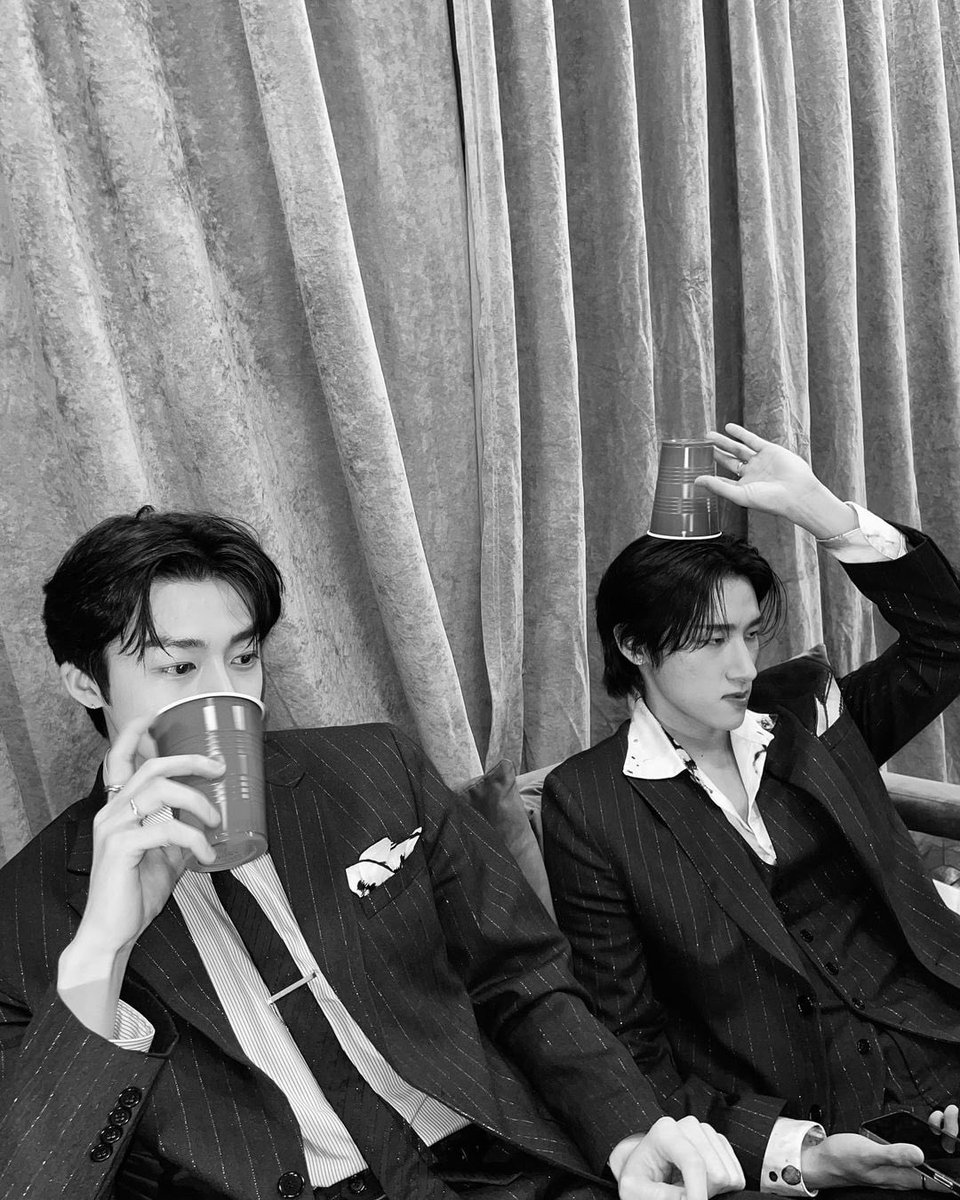 imselca's tweet photo. 211214 CHAESTAGRAM post [#형원 #HYUNGWON #아이엠 #창균 #IM #CHANGKYUN]
📍 https://t.co/bFszJRGb74

📎 https://t.co/oKdJu8j9Ga https://t.co/vOK3X2bUsI