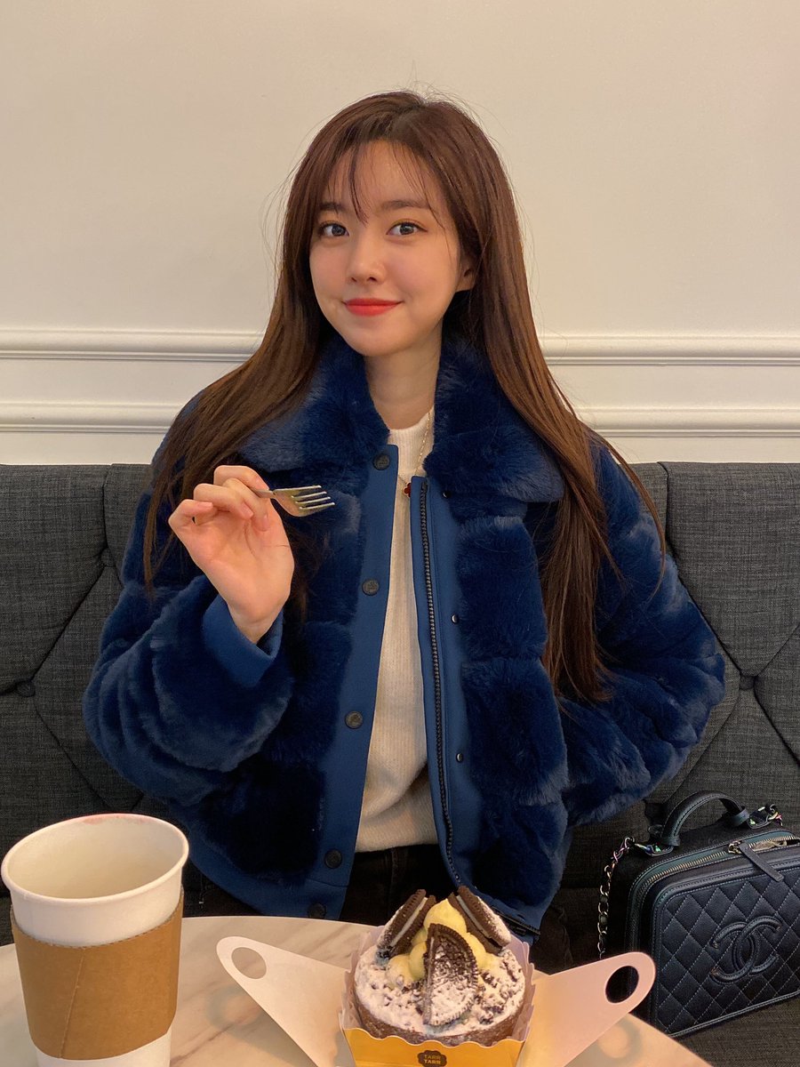 Jinseyeon's tweet image. 🧁☕️❤️