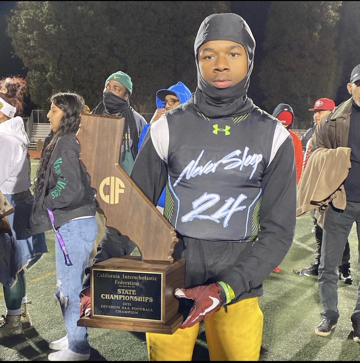 History! Vanden Vikings 2021 State Champs 🏆 #9️⃣ hard work pays off always‼️💯 <a href="/westcoastpreps_/">West Coast Preps</a> <a href="/BrandonHuffman/">Brandon Huffman</a> <a href="/bayfbrecruits/">Bay Area (CA) Recruits</a> <a href="/247Sports/">247Sports</a>