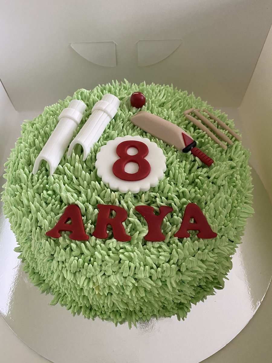 Cupcakes_Sandy's tweet photo. 8” chocolate cake for a big cricket fan! Happy 8th birthday Arya! 🏏🎂#sandyscupcakesuk https://t.co/AXYdLSn73s
