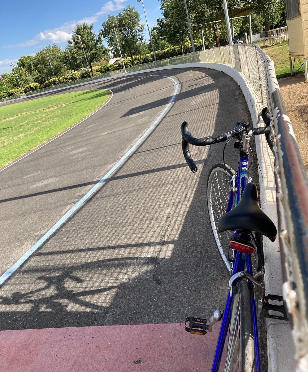 KenGrimson's tweet photo. Perfect summer afternoon for a ride around the #waggawagga Cricket Ground bike track.
#runcharlessturtrun
@charlessturtalumni https://t.co/5b0WFPSWB7