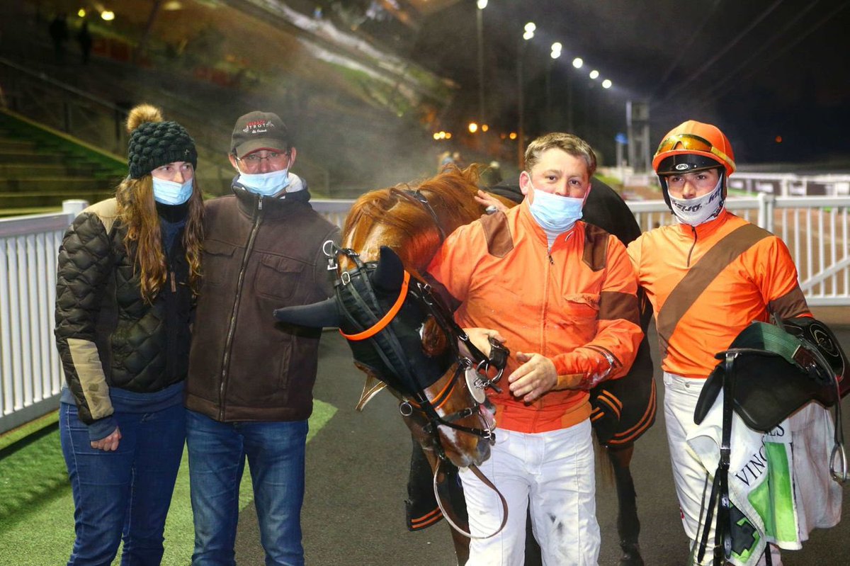 Paris_Turf's tweet photo. #Trot 4️⃣ Hier, lors de la réunion en semi-nocturne de @vhpofficiel, François Lagadeuc a réalisé un score parfait en remportant les 4️⃣ courses auxquelles il participait ! 

🥇 Historien de Larré
🥇 Jamaïca Turbo
🥇 In Love du Choquel
🥇 Huna Lila

👏 Un immense bravo à lui ! https://t.co/b6KN8TkpkH