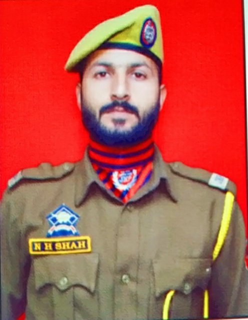 SayedNasirHus16's tweet photo. Jai Hind 🇮🇳
Ab tak chatanu pe hein apne lahu k nishaan 🙌💚 #khaki
 @igpjmu
@JmuKmrPolice @DrJitendraSingh @adgpi @PMOIndia @htTweets @BeingSalmanKhan https://t.co/Zow4AxbVdB
