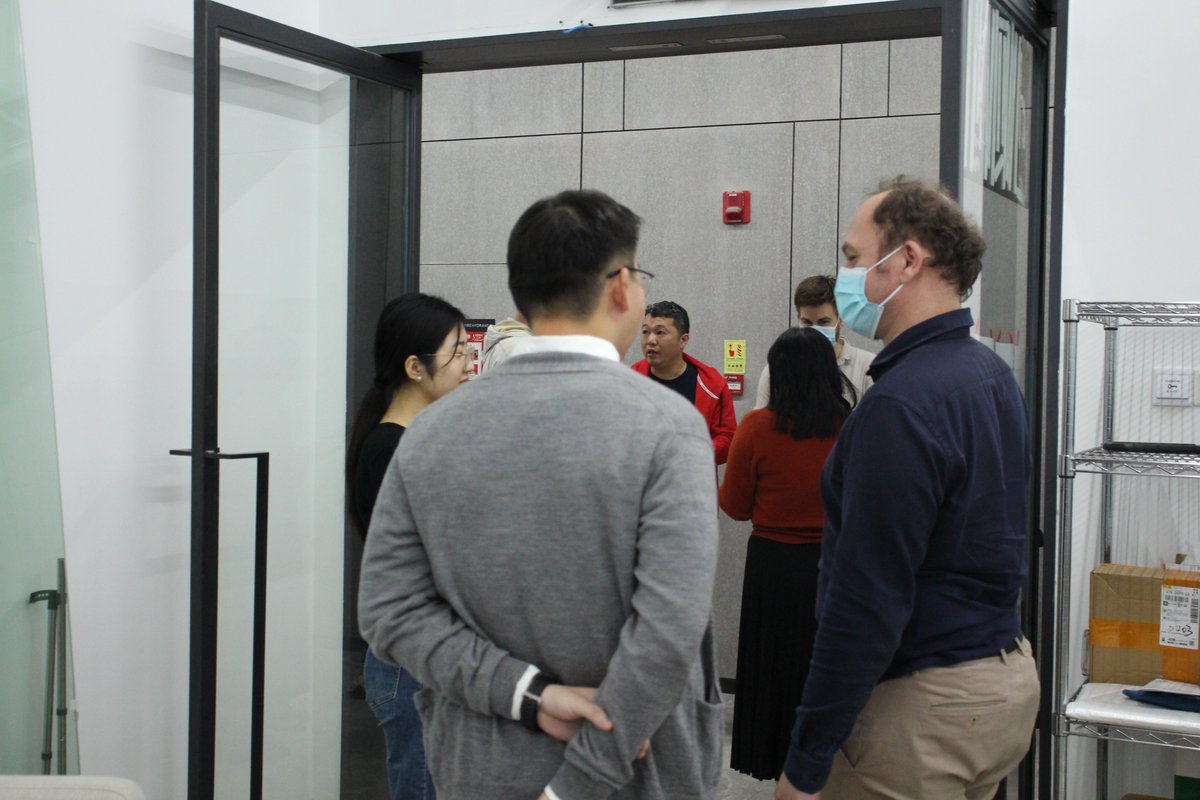 CobotMy's tweet photo. We will memorize this friendly meeting! @tks #company_visit #robot_lovers_meeting #myCobot #friendship https://t.co/UIJZzFKK4x