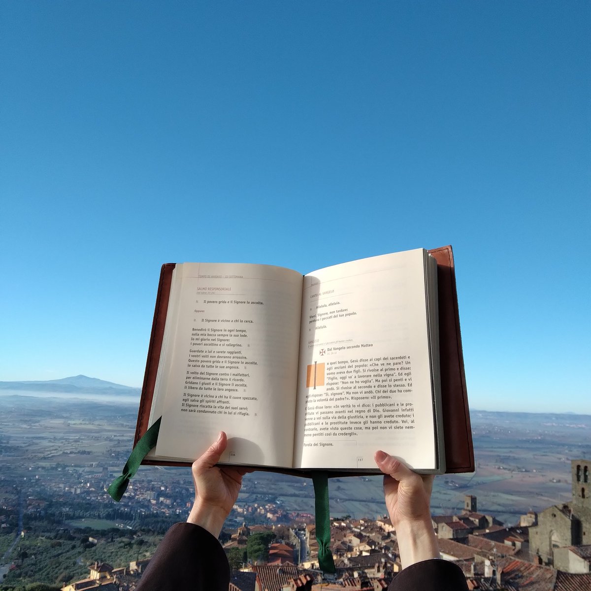 ClarisseCortona's tweet photo. La tua parola è stabile come il cielo. https://t.co/waOzlvKmv6