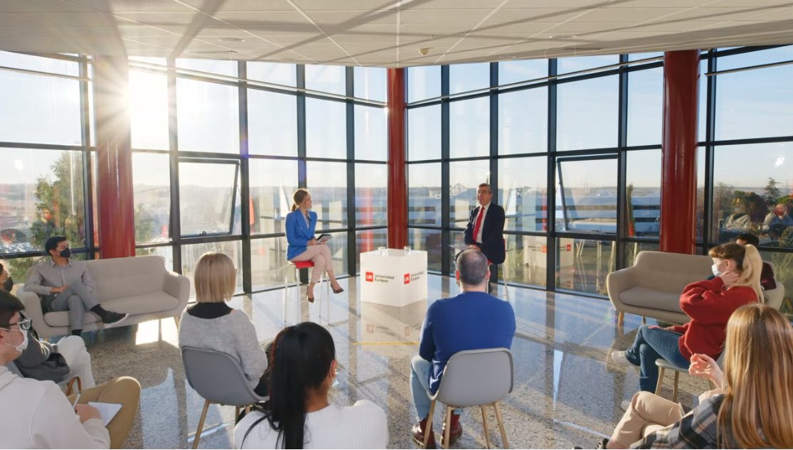 Seguimos en directo en #AulaAbierta con el periodista <a href="/asanjoseperez/">Antonio San José</a>, presidente de nuestro Consejo de Comunicación.

"La comunicación corporativa abre un mundo de posibilidades de empleo para los egresados de #Periodismo y #Comunicación"

📺 youtu.be/ZfmQ-mo1QAQ