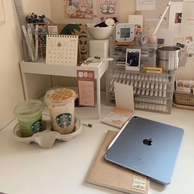 spacejunx's tweet image. hi! not new to #studytwt just doing a new intro

   ☁︎︎ ‘01, she/her
   ☁︎︎ istp
  ☁︎︎  Speak Portuguese/English
  ☁︎︎  self study: 🇰🇷🇯🇵🇨🇳🇦🇷
  ☁︎︎  22 goal: get into Med school

          ♡ or ↺ to be moots!