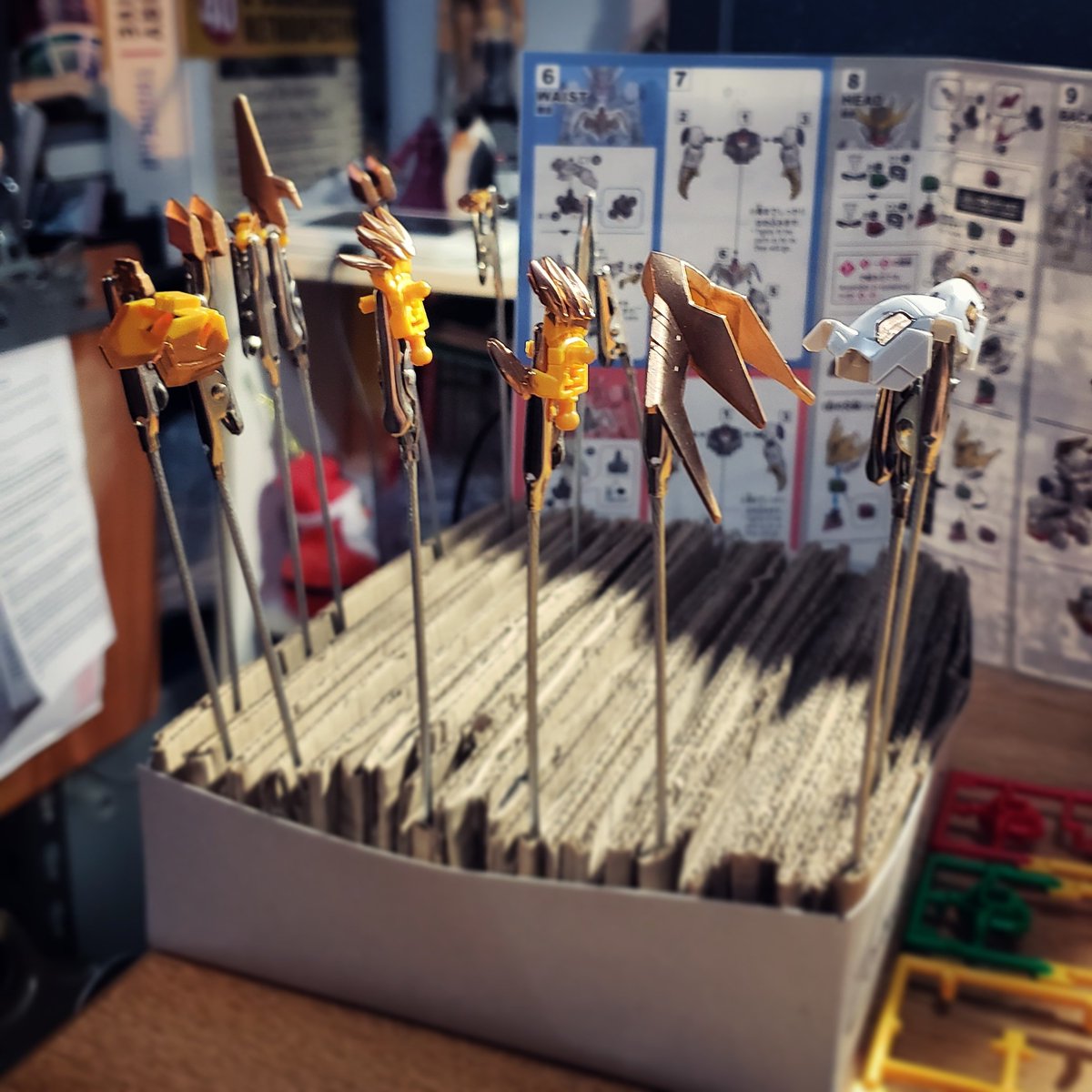 ProphetEKA's tweet photo. Not my best brush work. Lots of holidays & visible funk on parts. Sorry about that. -.-
My goal tonight was more "Will this metallic mix work?" & less "Make it pretty on the first pass". In that regard... Yeah. I think it works.
#Gunpla #SDCS #BarbatosLupusRex #PaintTest https://t.co/fFTSsnzKDZ