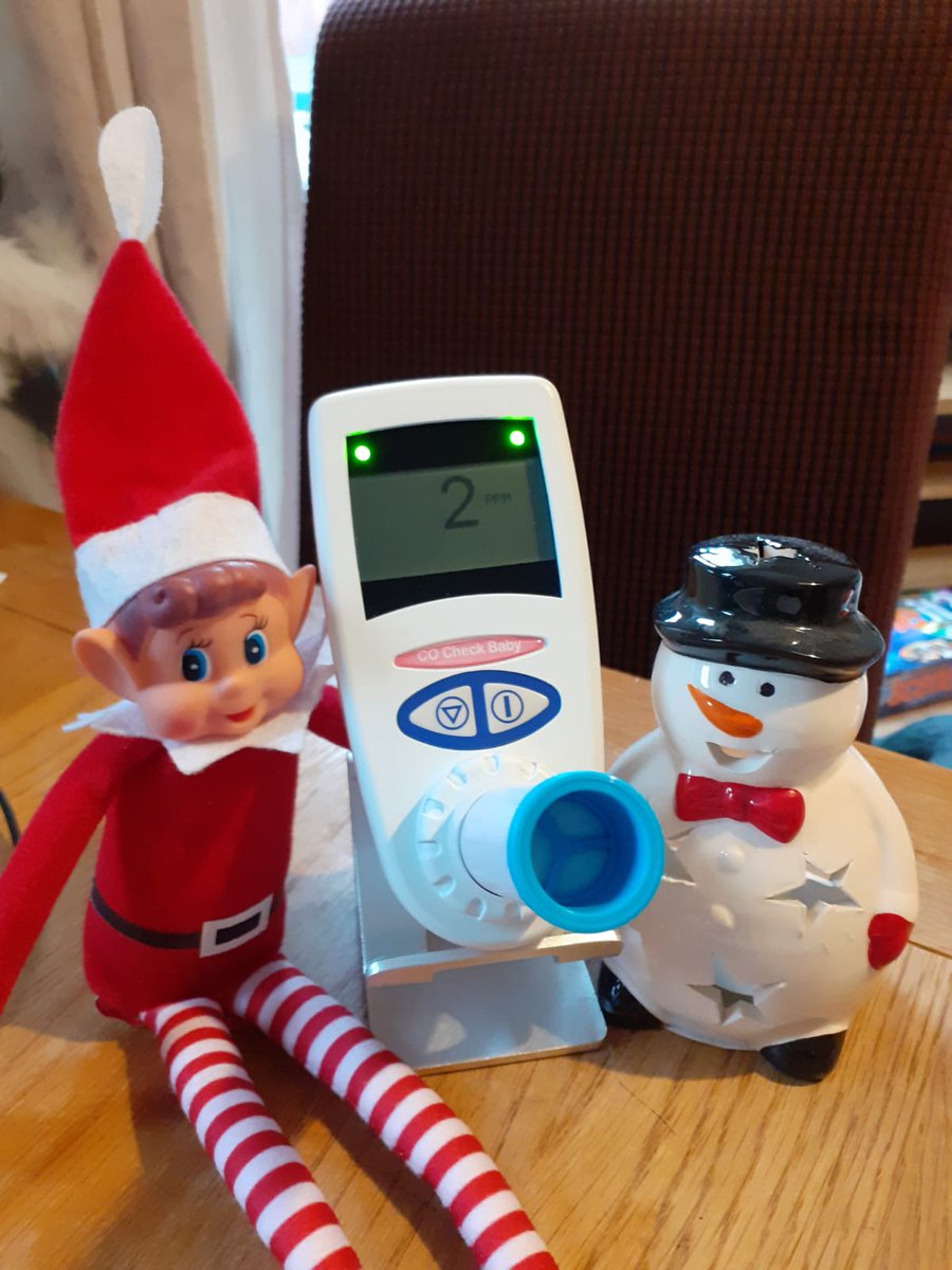 #Ash the @Somerset_sfl #elf is out and about today, whist maintaining #socialdistancing and using his PPE, he is able to perform #coscreening on his clients in order to issue their #shoppingvouchers, #facetoface appointments are so important for our #Mums2BeSmokefree service