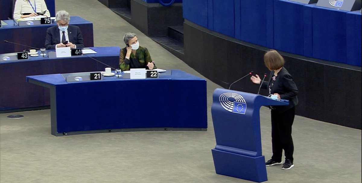 📢 We have to think about people, to look after the weakest in our society, especially minors!

💪 They need protection, and in the #DMA we managed to include a ban on personalised advertising for them.

<a href="/egebhardtMdEP/">Evelyne Gebhardt</a>