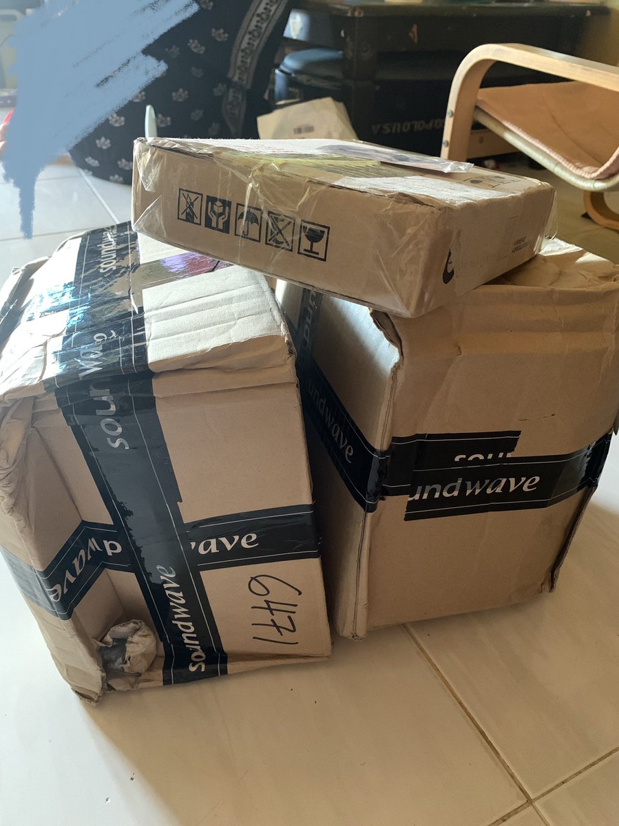 yongheestay's tweet image. #yongheeupdate

not a proper arrival pic, will take the proper one later. haih kotak soundwave🙂 harap album baik2 sahaja…. 

&amp;gt;&amp;gt; soundwave limited albums
&amp;gt;&amp;gt; nacific 4.0