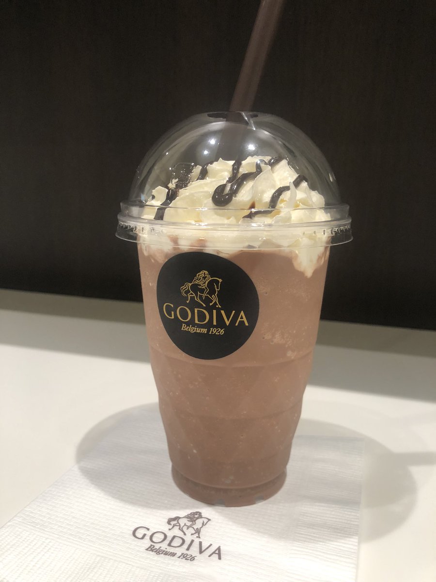 kobaiiichiii's tweet photo. GODIVAのダークフラペチーノ高いけど安くて美味しいから、皆んなも見かけたら試してみてね🥤癒されるよぉ https://t.co/ysDITOqAzK