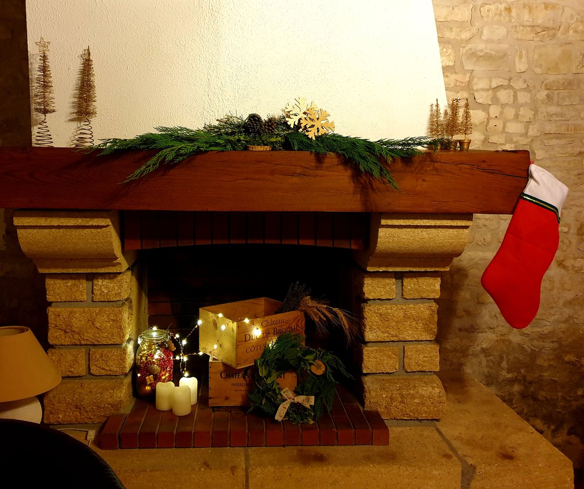 LaGrueGites's tweet image. Our farmhouse is feeling festive for our next guests.
#lagruegites #laferme #noël