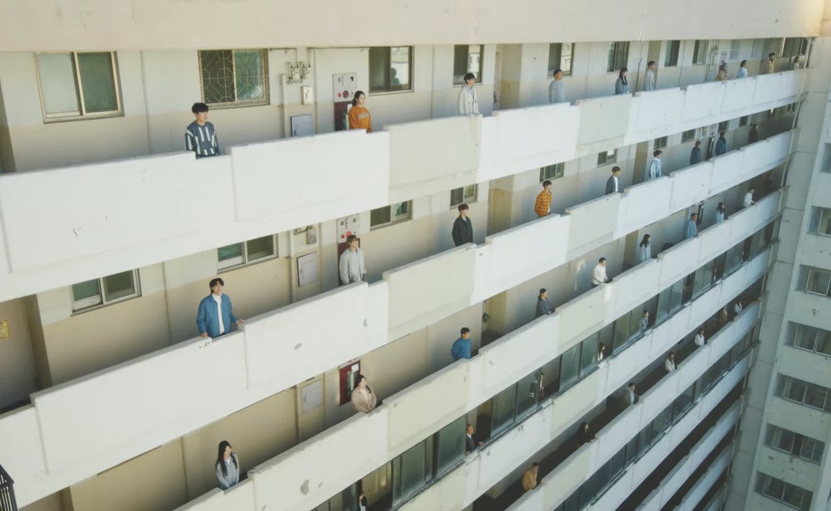 เพื่อน : มึงติ่งวงไรอะ
กุ : วงที่จะถ่ายรูปรวมทีนึงต้องหาตึกสูงๆ