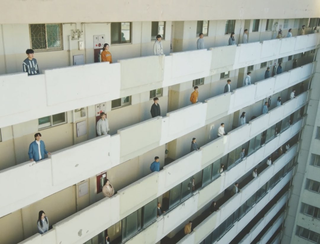 jungwooyy's tweet image. ใดๆคือเป็นเพลงที่ใช้ทรัพยากรมนุษย์เยอะมาก แค่เมมเบอร์เฉยๆก็เยอะแล้ว รวมแบคอัพเข้าไปอีกคือตาลาย หาเมนไม่เจอ