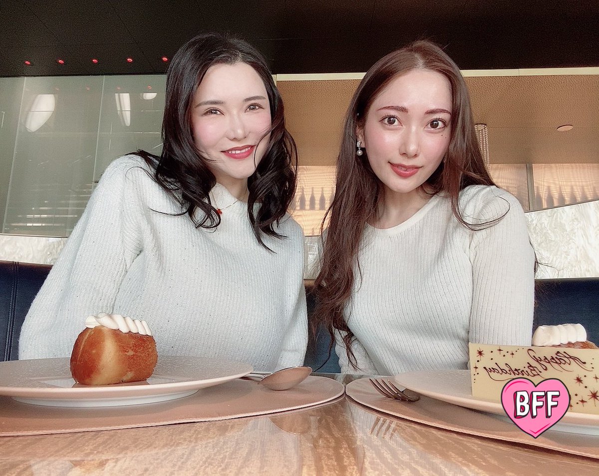 ナチュラルに双子コーデで
珍しくした巻き髪まで同じで
ういちゃんは本当に会話が共鳴する
不思議な人✨
ARMANI CAFEがまた雰囲気もお料理も良くて最高でした😊
また近々デートします💖 https://t.co/JgeXp1FwxT
