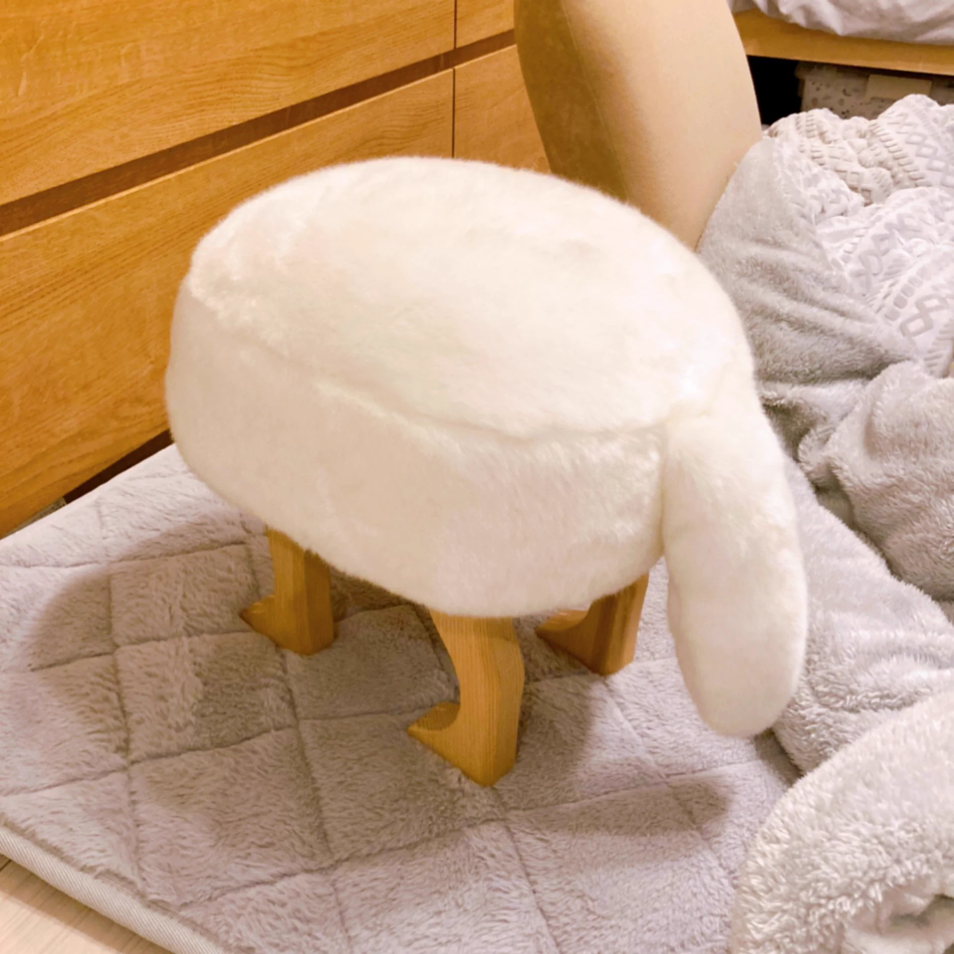 誰もが通る道！？6畳アパート部屋の9割が寝床になってしまうｗｗ