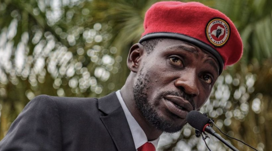 BBCAfrica's tweet photo. Uganda's opposition leader @HEBobiwine has tweeted photos of police and military outside his home ahead of planned campaigns for a by-election in Kayunga district. 

Local media report that police and military have been deployed to Kayunga ahead of Tuesday's campaigns. https://t.co/qiYIWzRWFH