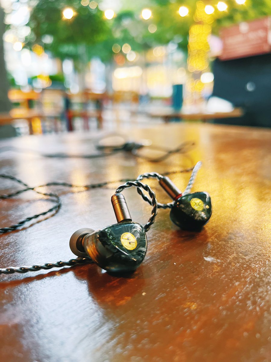 zpolt's tweet photo. Listening today to these dynamics, the hype Tin T3 Plus. Coming from the previous T3, this new design is welcome. #tinaudio #tint3plus #t3plus #tint3 https://t.co/l3wgcawUpy