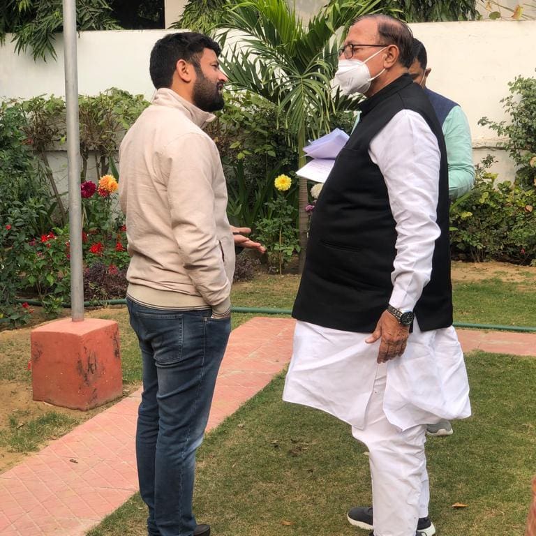 कंप्यूटर अनुदेशक, 1 ग्रेड, 2 ग्रेड, पीटीआई भर्ती कि जल्द से जल्द विज्ञप्ति जारी करने और स्कूल व्याख्याता भर्ती में 689 पद जोड़ने, रीट 2021 में पद बढ़ाने विशेष शिक्षक,रीट 2018 जल्द से जल्द पूरी करने सहित कई मांगों को लेकर शिक्षा मंत्री <a href="/DrBDKallaINC/">Dr. Bulaki Das Kalla</a> से <a href="/TheUpenYadav/">Upen Yadav (मोदी का परिवार)</a> ने मुलाकात की.