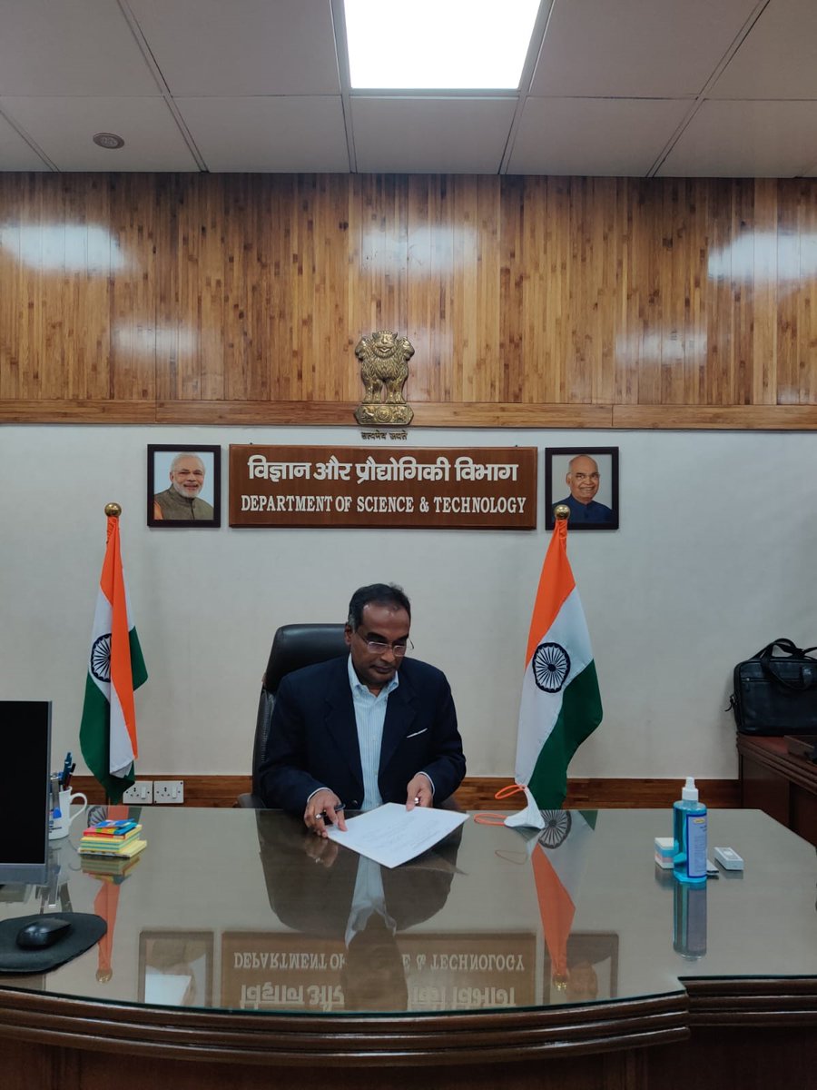 While taking over charge Dr Chandrashekhar expressed his commitment to work closely with all scientific departments aligned with the vision of the Government. @DrJitendraSingh @PrinSciAdvGoI @shekhar_mande @guptaakhilesh63 @CSIR_IND @DBTIndia @moesgoi