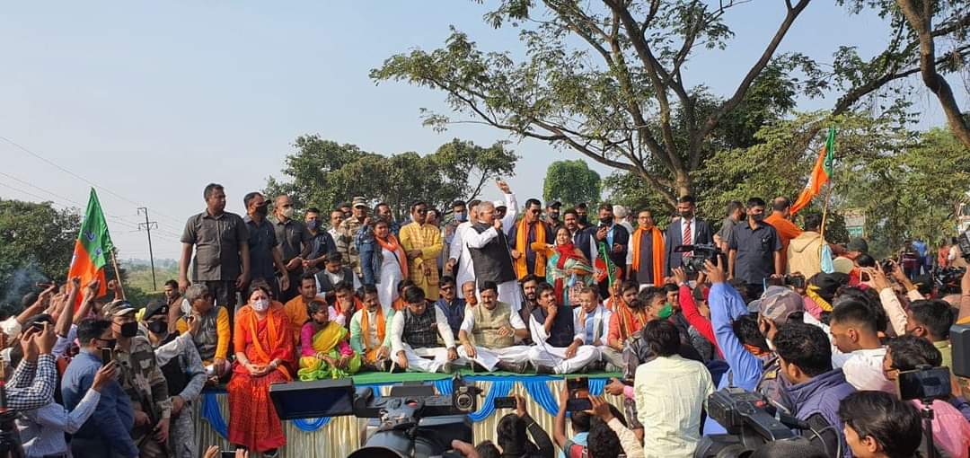 DrSukantaBJP's tweet photo. কৃষি বাঁচাও, কৃষক বাঁচাও!
ভারতীয় জনতা কিষাণ মোর্চার ডাকে সিঙ্গুর চলো অভিযান। @blsanthosh https://t.co/NThiWSiCUh