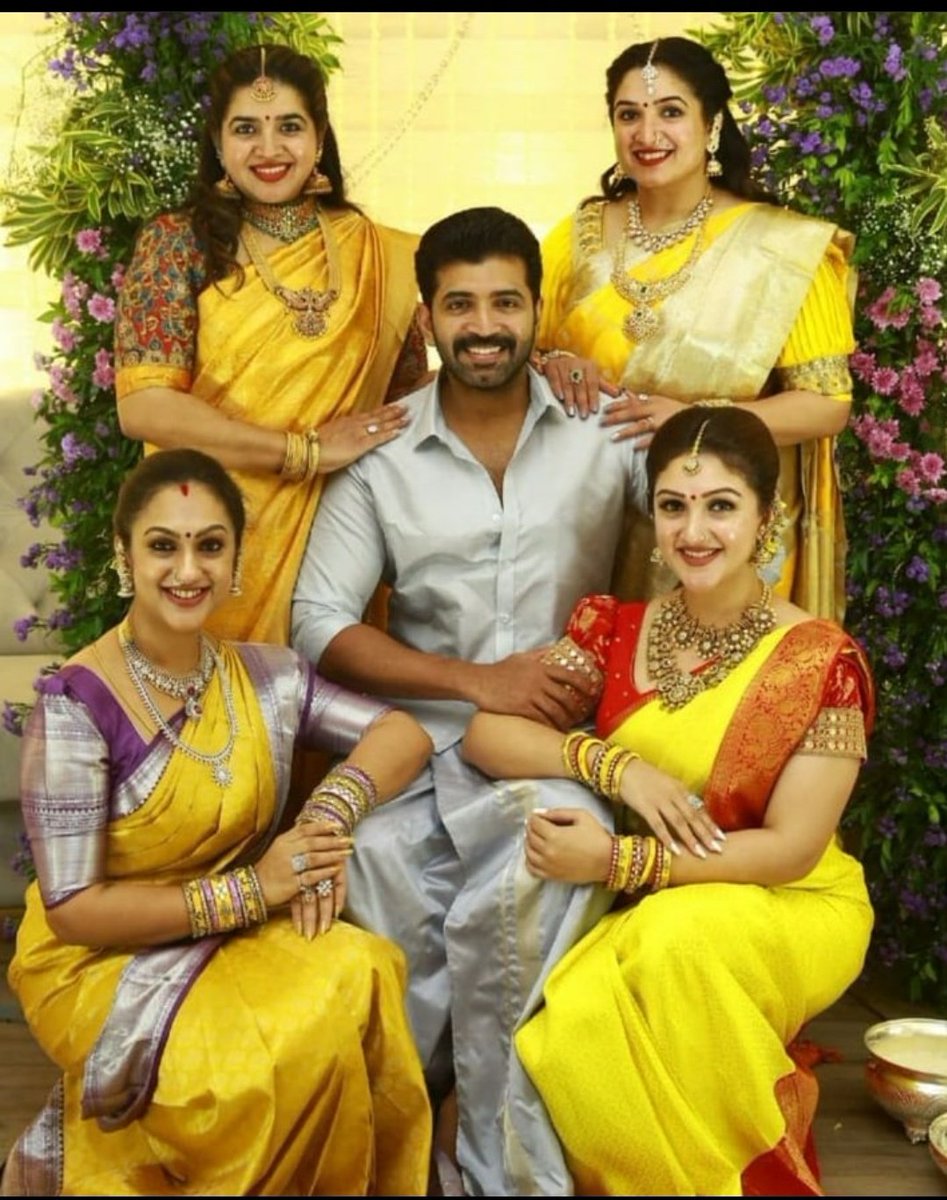 filmipedia's tweet photo. . Arunvijay with his sisters https://t.co/gpseTMh74g