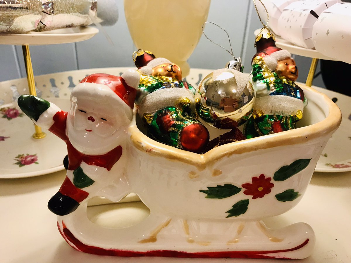 🎄LAST POSTING DATE FOR GIFT VOUCHERS🎄 Order by 21 December and we’ll send your voucher by 1st class Royal Mail in time for Christmas*. What a lovely gift for anyone who deserves a break. 
*UK only #Christmas #arundelatchristmas #ShopSmall #giftideas